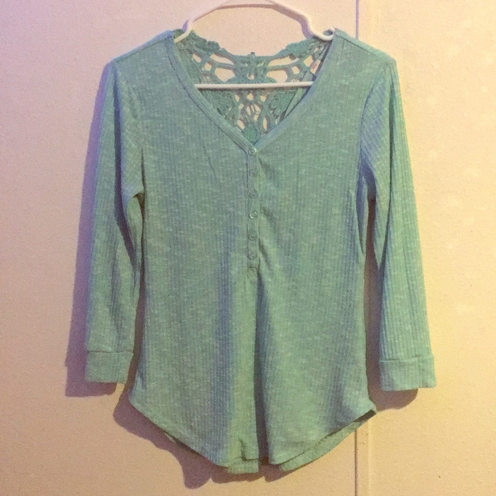 Blue bottom up No Boundaries shirt